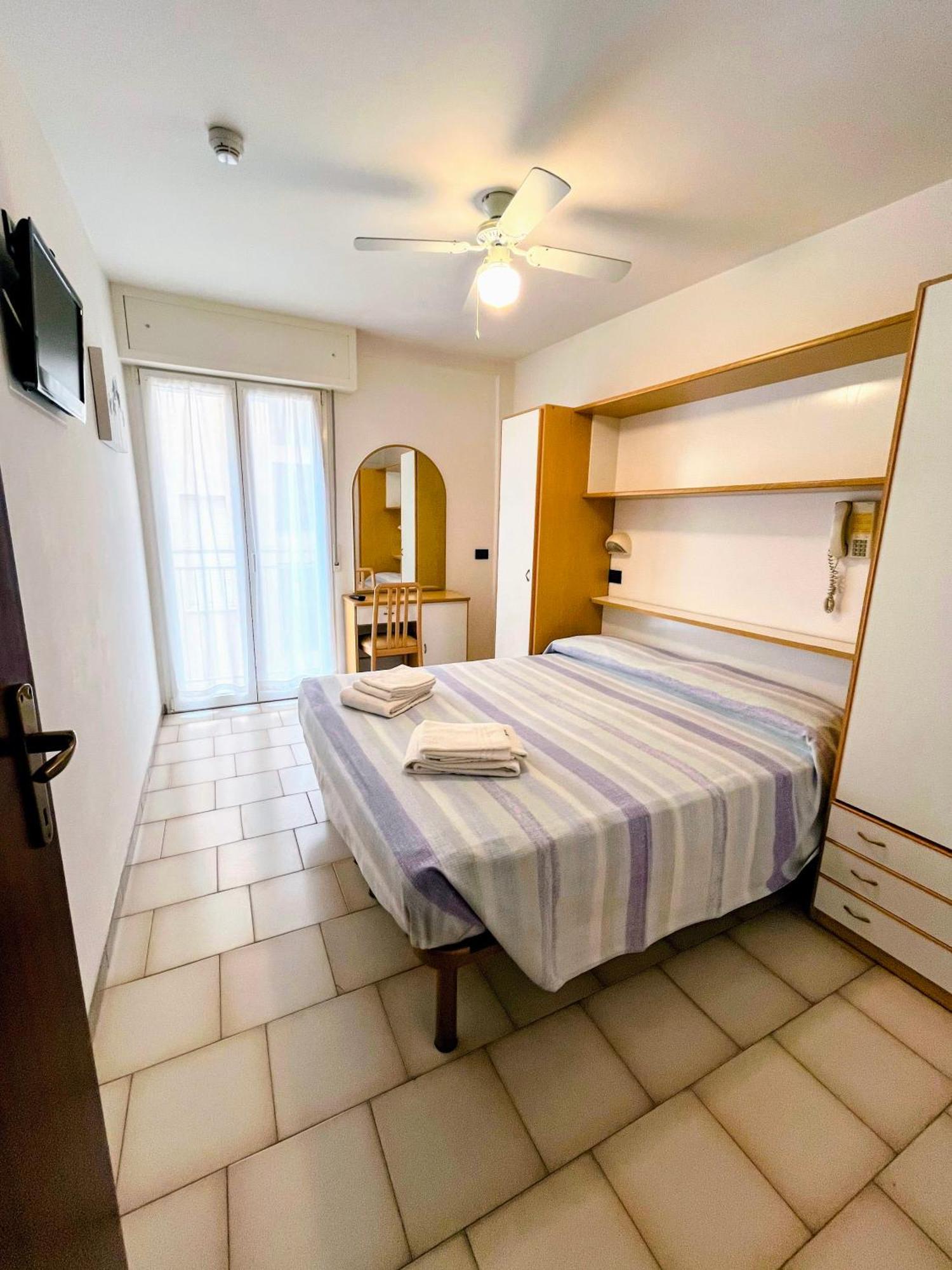Albergo Villa Denny Римини Экстерьер фото