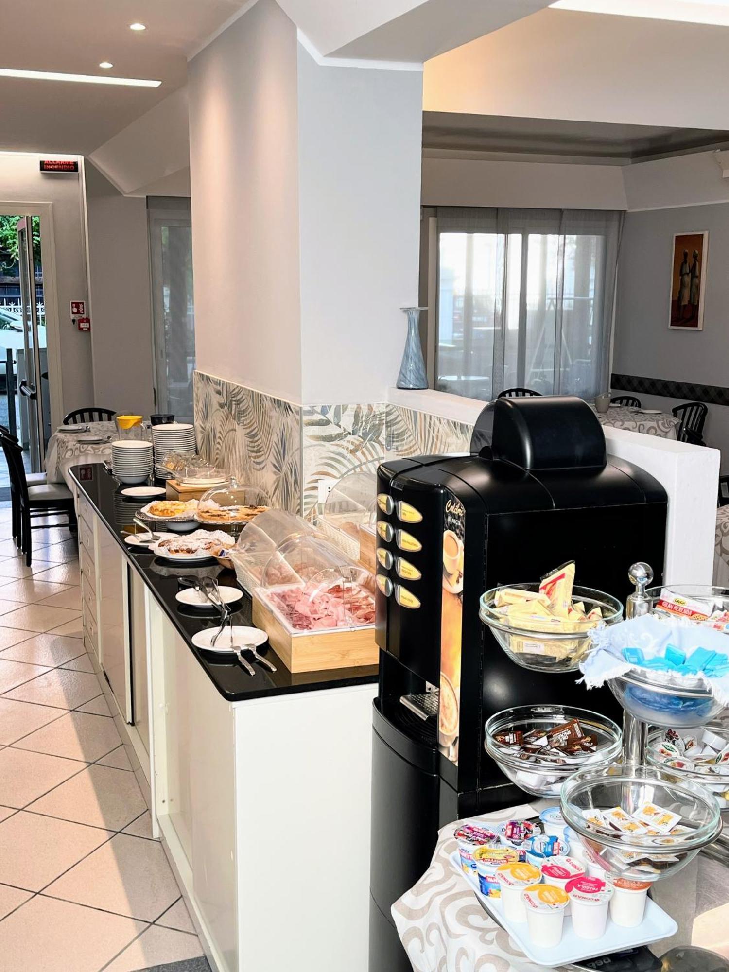 Albergo Villa Denny Римини Экстерьер фото